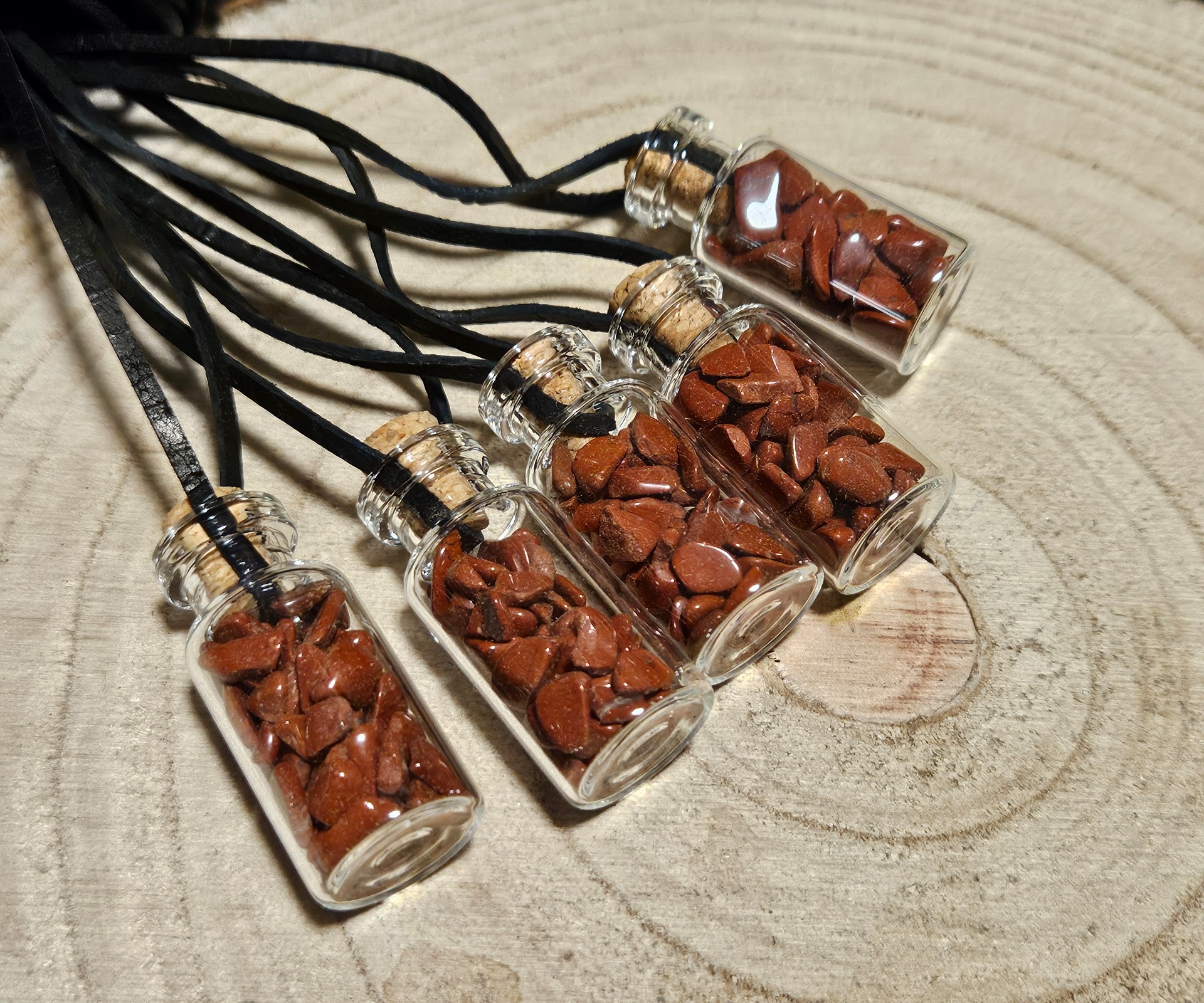 Imperial Red Jasper Shamanic Vial Pendant privesok cerveny jaspis vo flasticke kozeny remienok tromlovane kamienky mineraly rucna vyroba