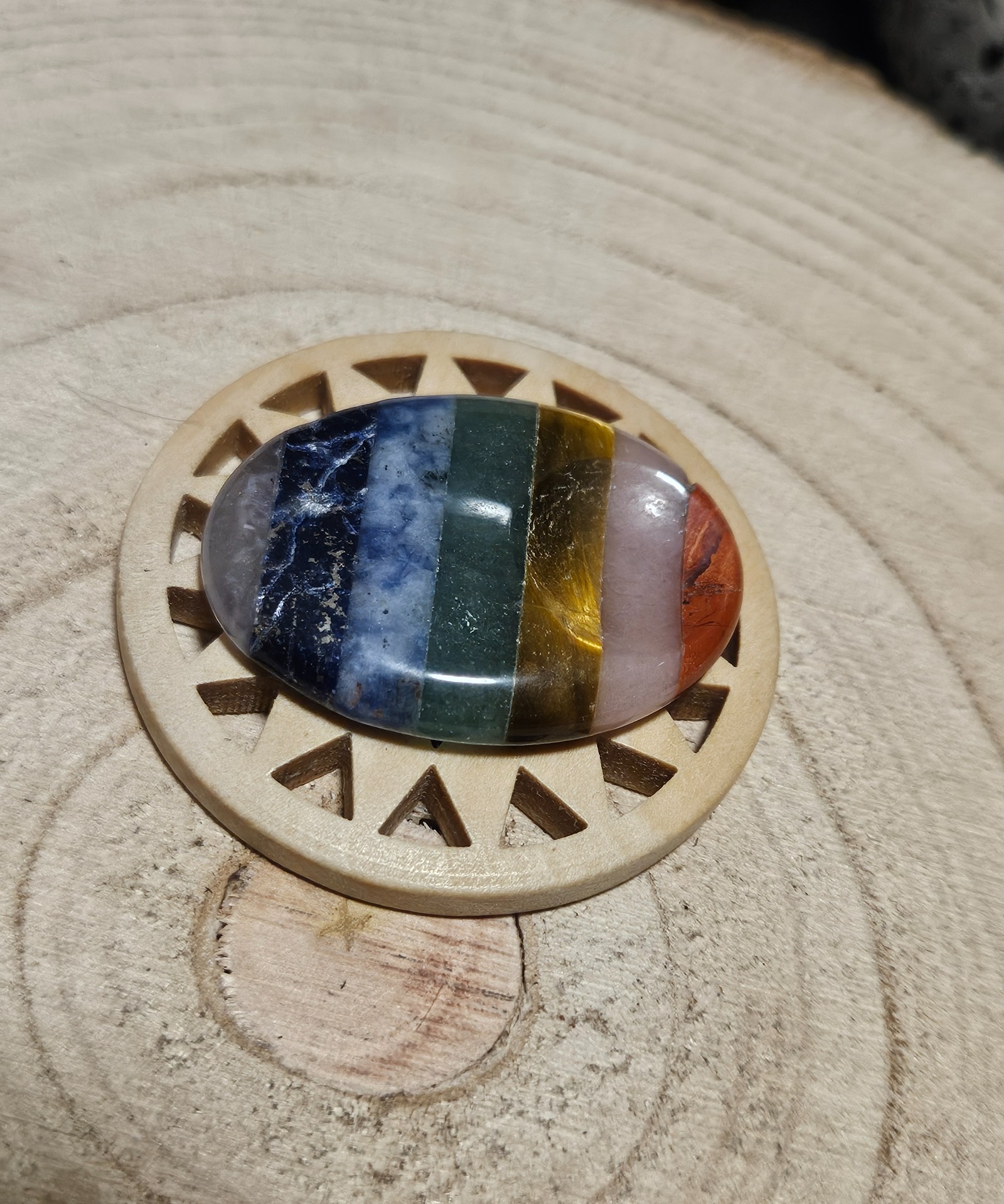 cakrova hmatka sedem cakier ovalny lestený kamen do dlane stres antistresovy mineral rituál imperial-mineral
