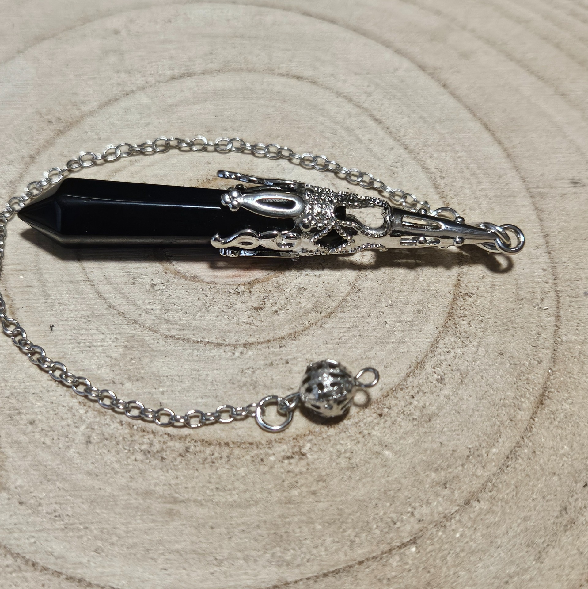 Imperial Obsidiánová Koruna – Kyvadlo pravdy (Prírodný čierny obsidián s ozdobnou korunkou a reťazou, rozmer 10 x 50 mm)