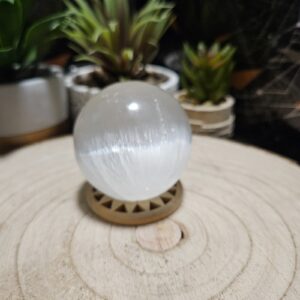 Imperial Selenite Sphere M - Selenitová guľa pre očistu a harmóniu