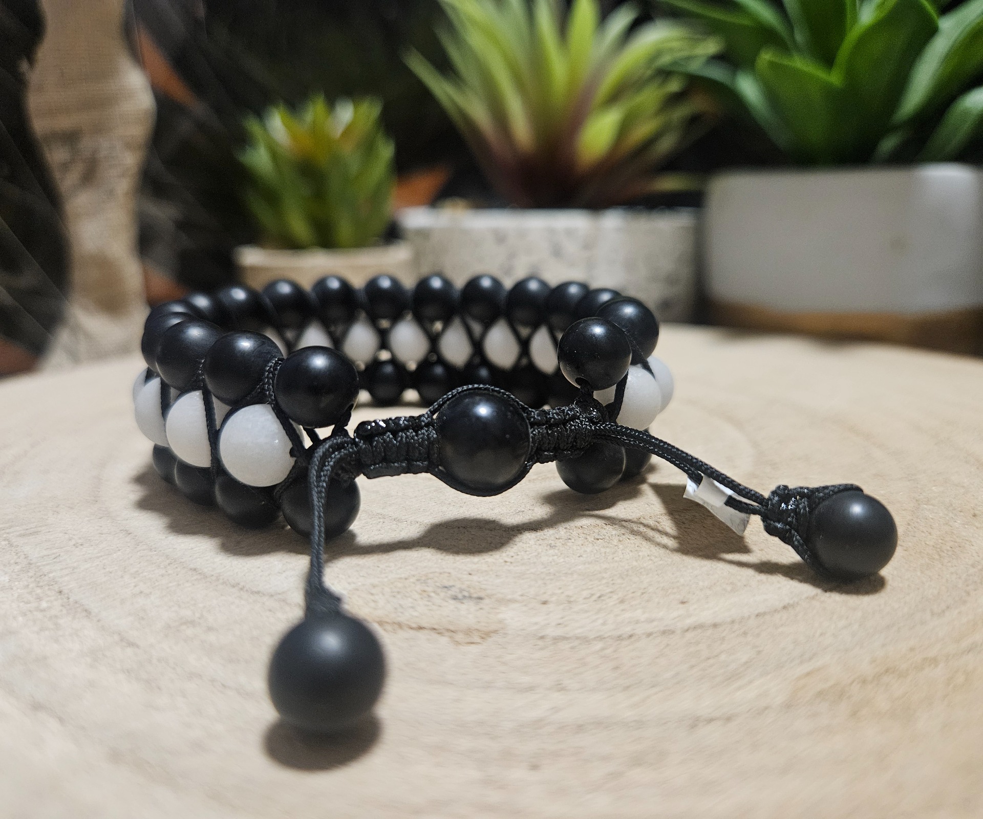 Imperial Balance – Náramok vnútornej rovnováhy (3-radový Shamballa z matného onyxu a bieleho jadeitu) - Image 2