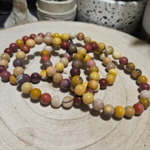 Imperial Mookaite Australian Shamanic Bracelet náramok z jaspisu mookait korálky z minerálov uzemnenie vitalita