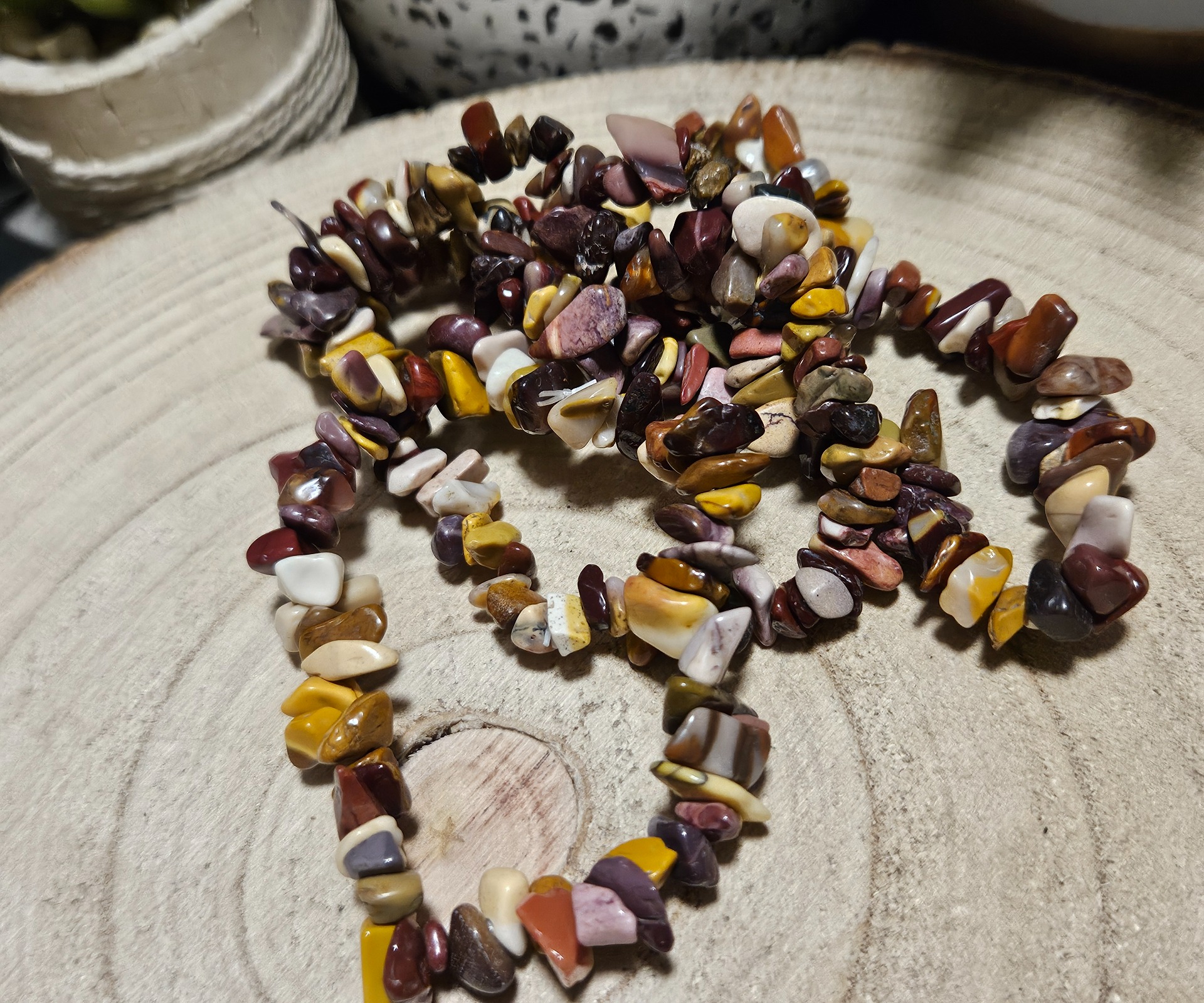 Imperial Mookaite Shamanic Chips Bracelet naramok ulomky jaspis mookait sekane kamene mineraly rucna vyroba