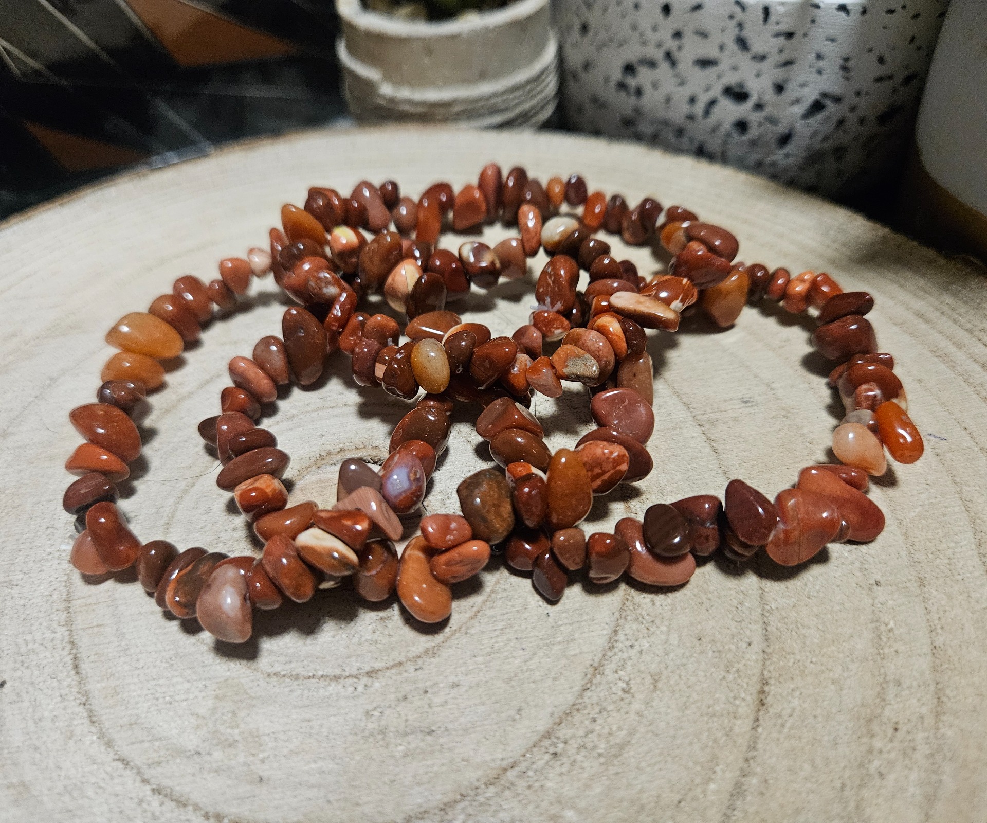 Imperial Red Jasper Shamanic Chips Bracelet naramok ulomky cerveny jaspis sekae kamene mineraly rucna vyroba