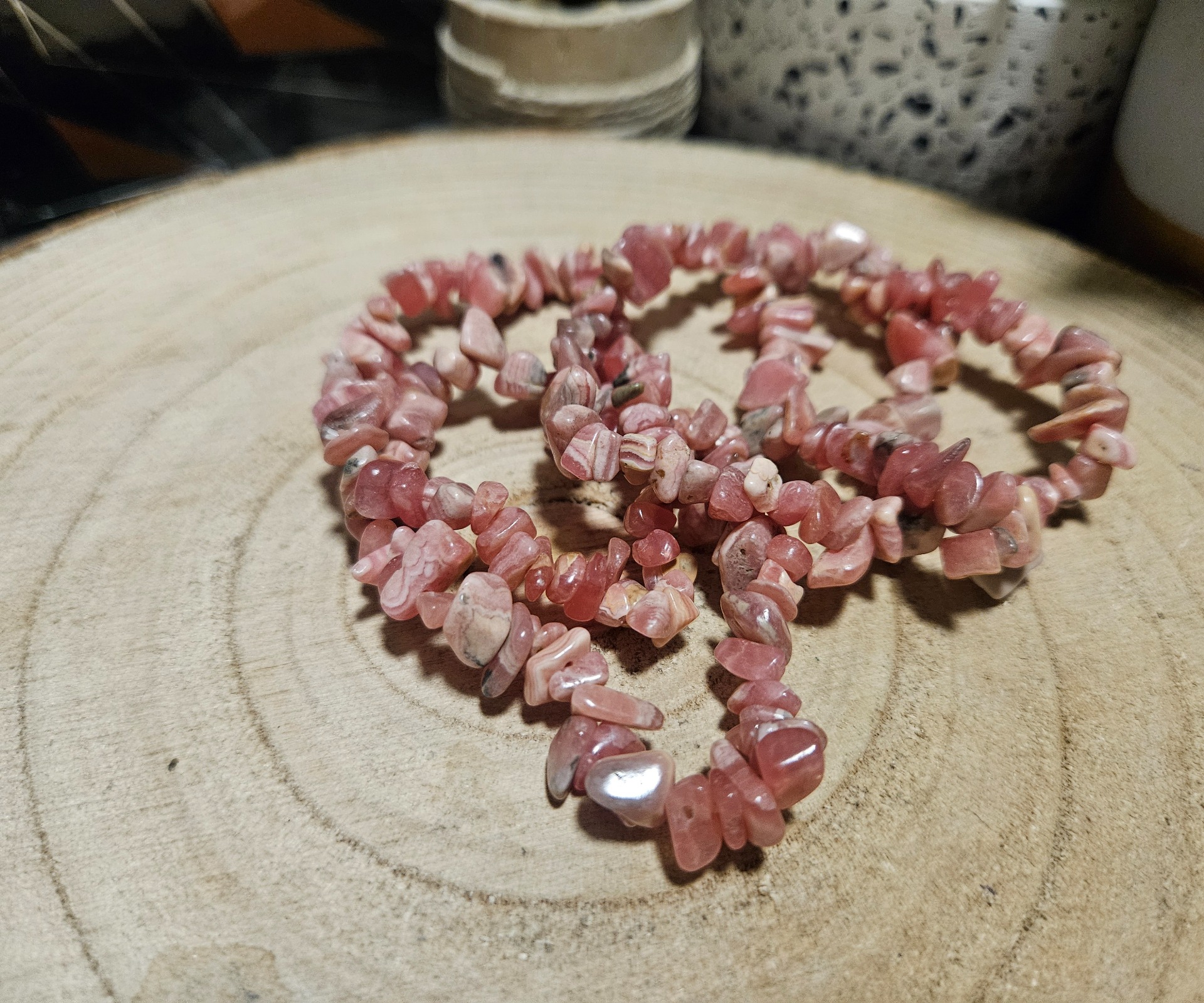 energeticky stiepkovy naramok prirodny rodonit ruzovo cierny kamen jemne odpustenie srdcova cakra sebalaska imperial-mineral