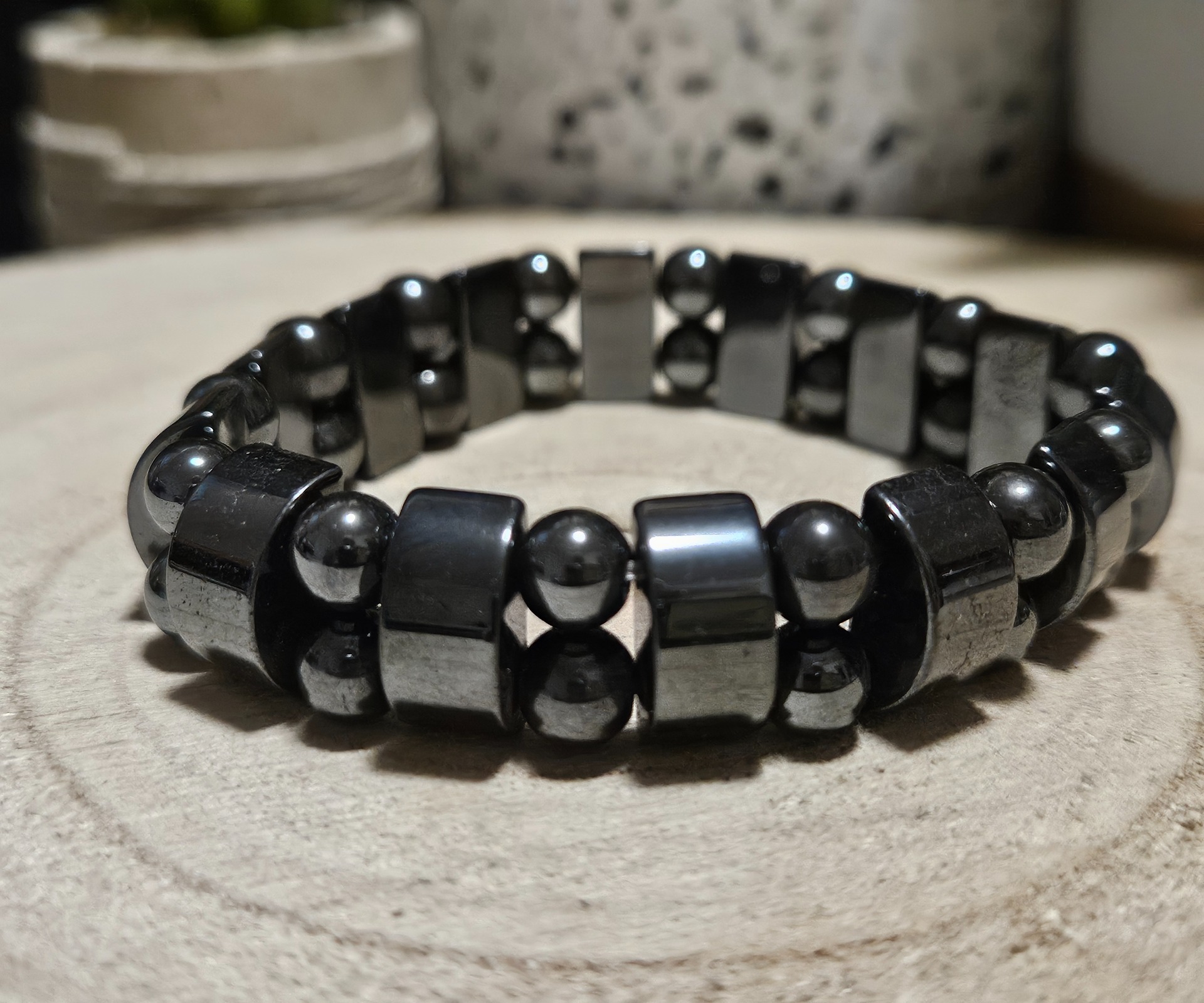 Magnetický Štít – Hematitový Náramok (⌀14 mm)