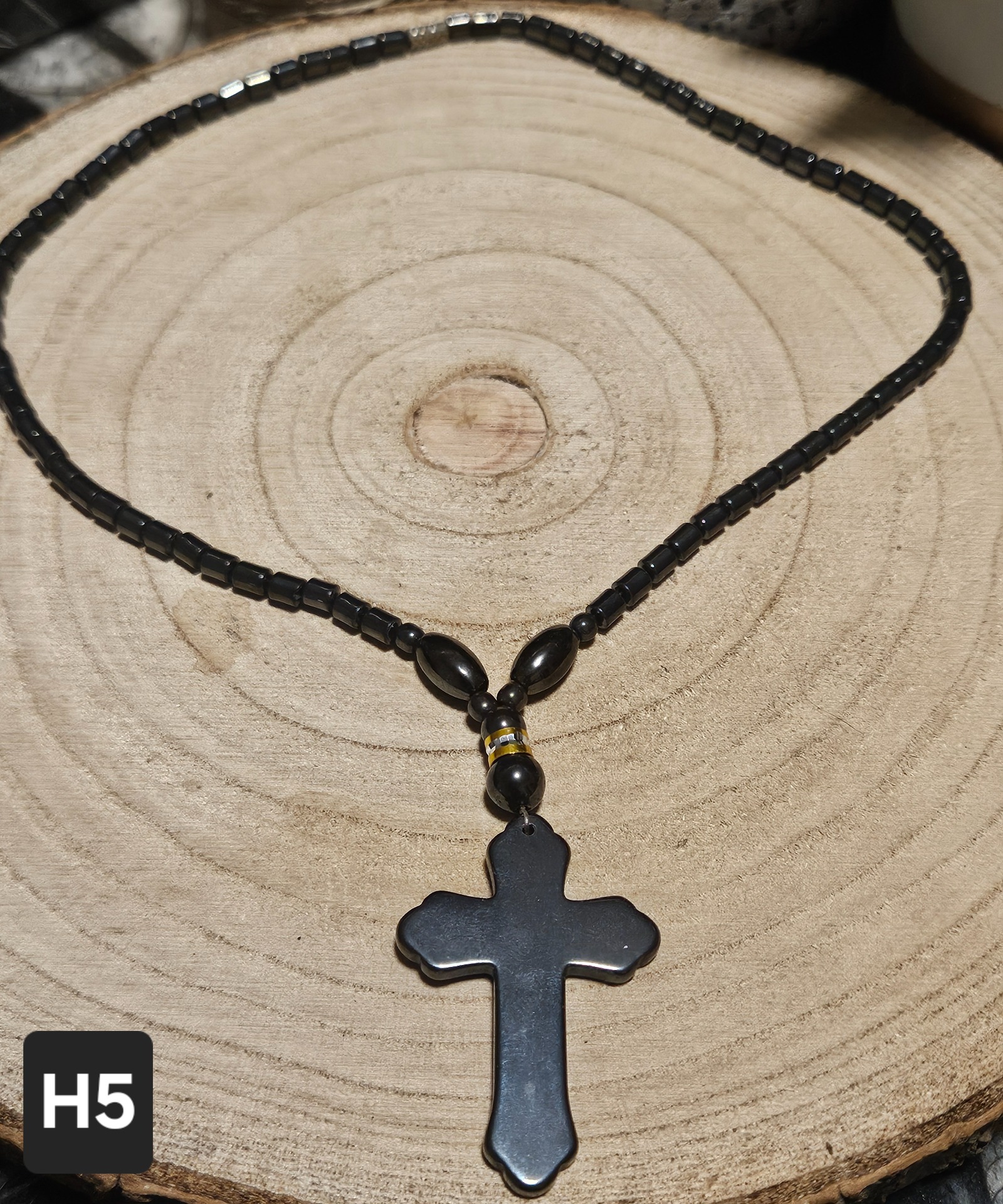 Imperial Heavenly Protection – Náhrdelník hematit s tvarovaným krížikom
