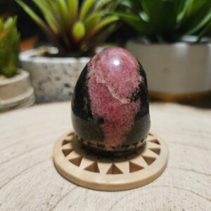 jedinecne rodonitove liecive vajce prirodny rodonit zberatelsky mineral srdcova cakra vajce obnovy ochrana sebalaska 96g imperial-mineral