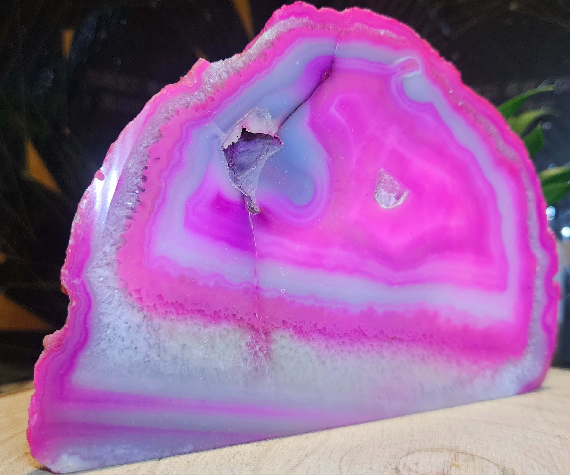 Imperial Pink Portal Agate Druze Geode achatove tazitko ruzova druza rezany mineral 10x14cm