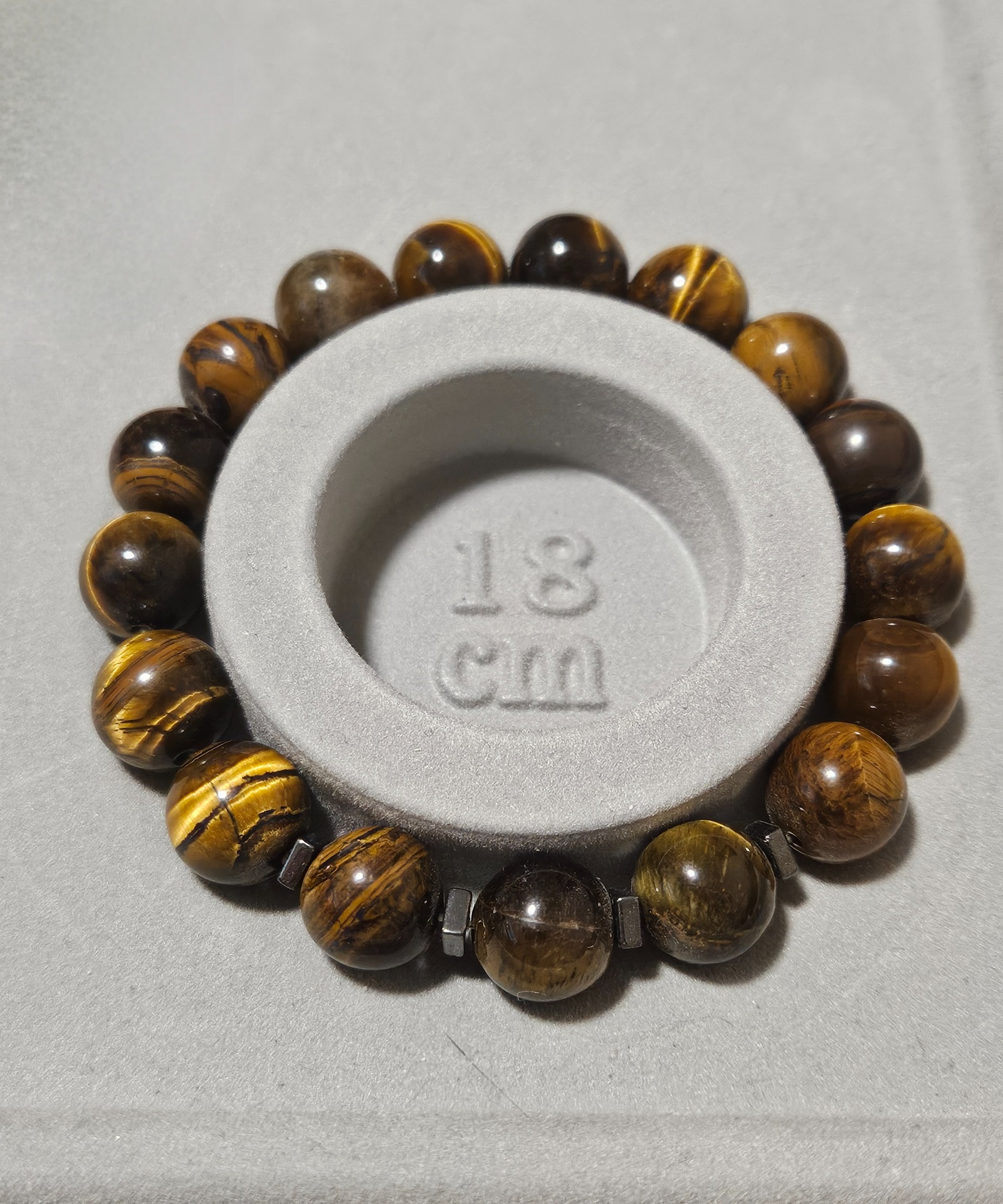 Imperial Iron Tiger – Náramok neochvejnej sily (Prírodné Tigrie oko a Hematit – handmade náramok z korálok na pružnej gumičke, 11 mm)