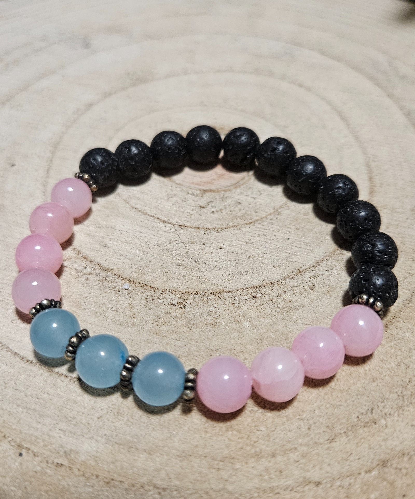 Imperial Pastel Fire – Pastelový oheň (Handmade náramok z modrého a ružového jadeitu s lávou, 8 mm, 17-18 cm)