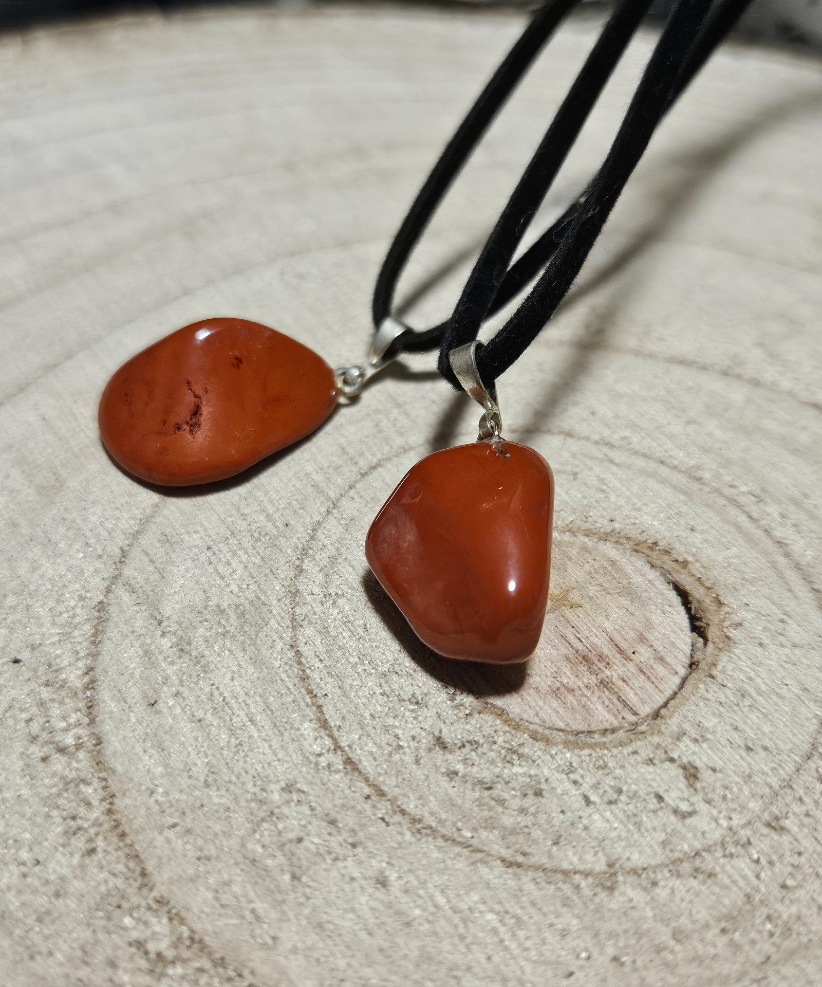 Imperial Red Jasper Grounding Energy Necklace privesok cerveny jaspis cierny remienok nahrdelnik kamen odvahy mineraly rucna vyroba